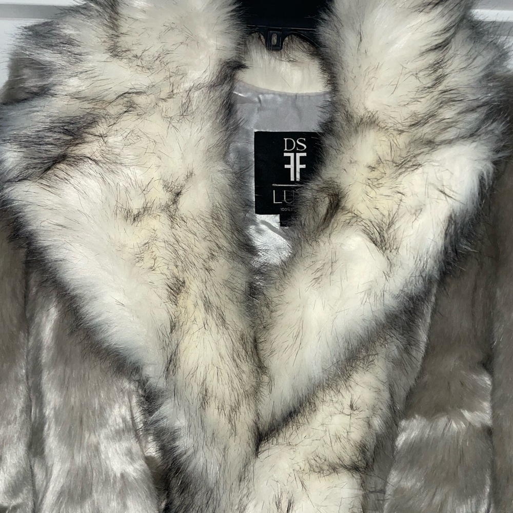 DONNA SALYERS FABULOUS FURS LUXE FAUX FUR COAT In QUARTZ BELTED SZ S NWOT - Picture 3 of 10